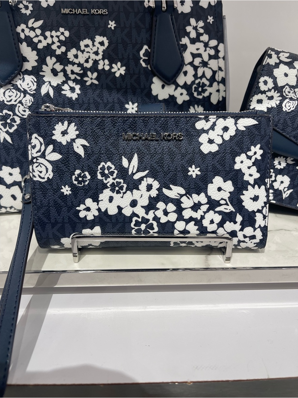 MICHAEL KORS JST Lg Double Zip Printed Signature Logo Wristlet Wallet 
Admiral
N - Picture 10 of 16